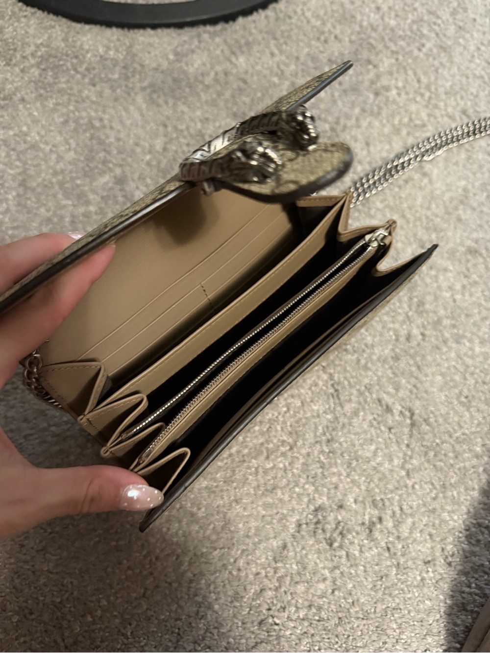 Gucci Beige GG Supreme Dionysus Shoulder Bag with Silver Hardware - Picture 4 of 5